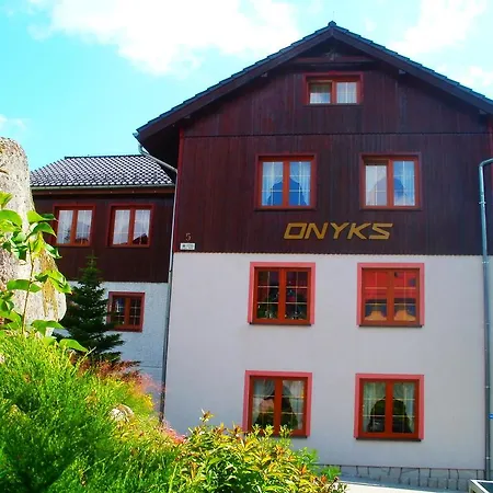 Onyks *